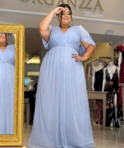 Vestido de Festa Plus Size Azul Serenity Capa Xale, Tecido Brilho.